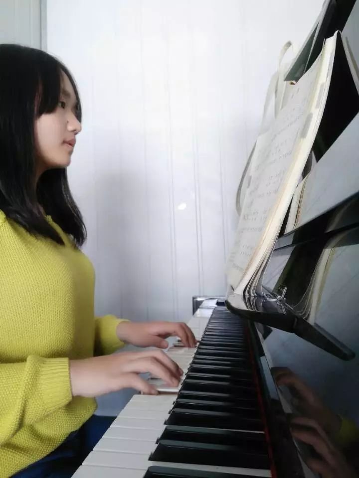 【战歌妹纸show】第53期：钢琴老师虫子